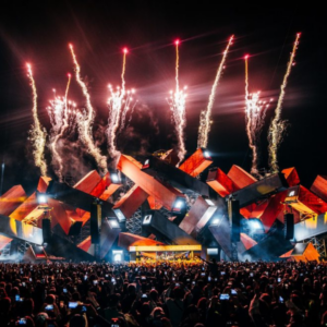 Awakenings Summer Festival 2025 ad Amsterdam, la guida completa per alloggi, voli, noleggio auto e biglietti dell’evento